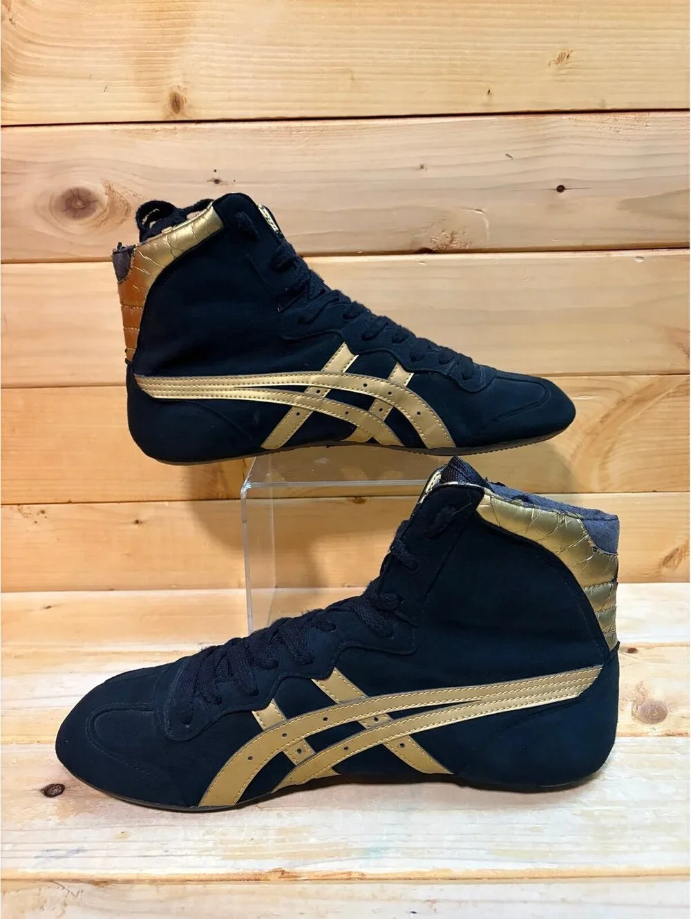 Asics Dan Gable Wrestling shoes in black / Gold - Mens size 9